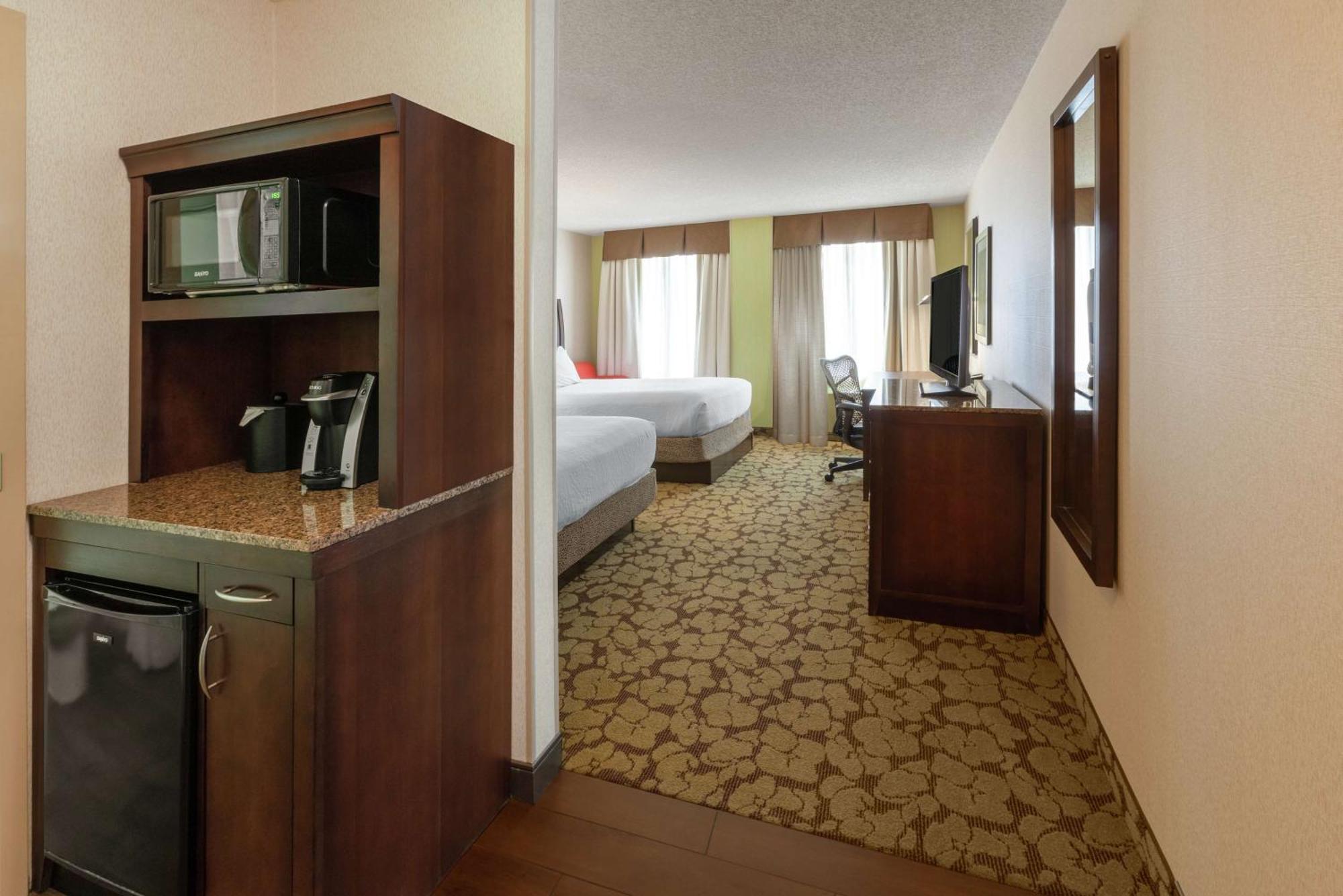 Hilton Garden Place Hotel 3*
