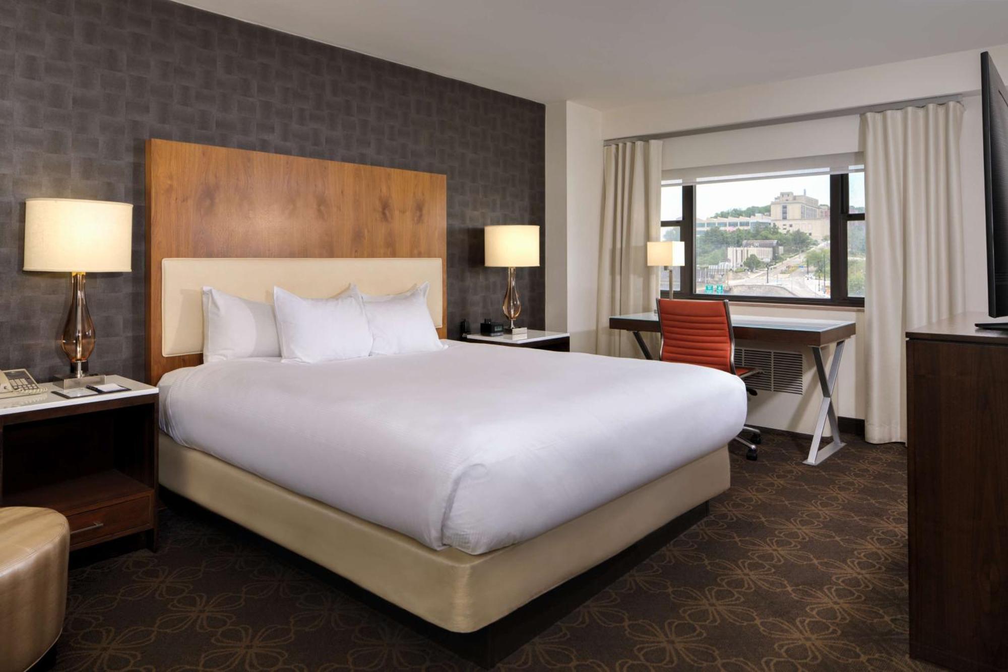 Doubletree By Hilton & Downtown 3* Pittsburgh