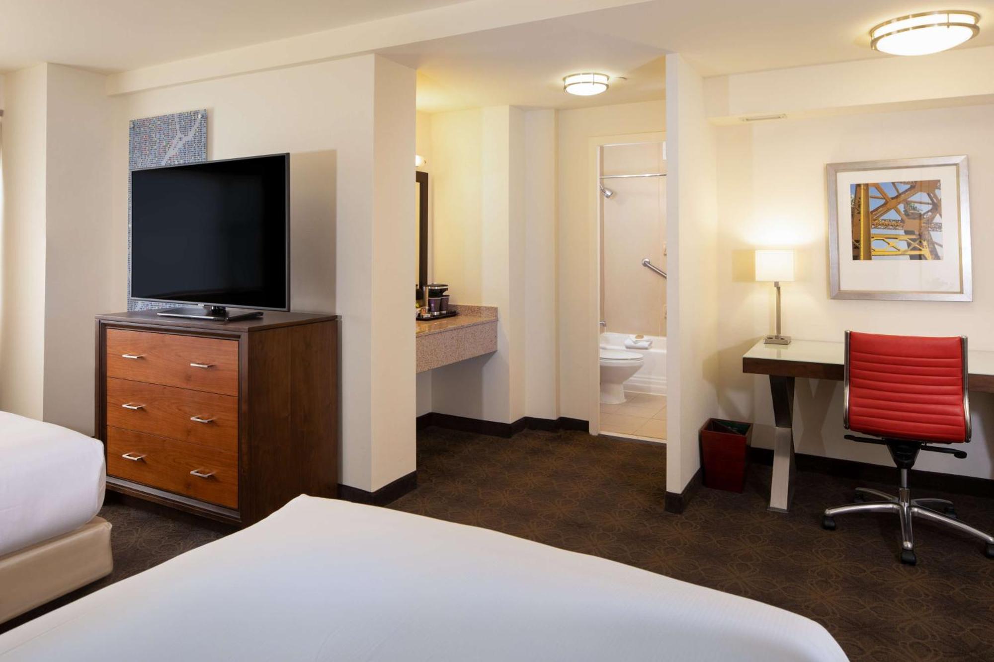 Doubletree By Hilton & Downtown Hotel 3*