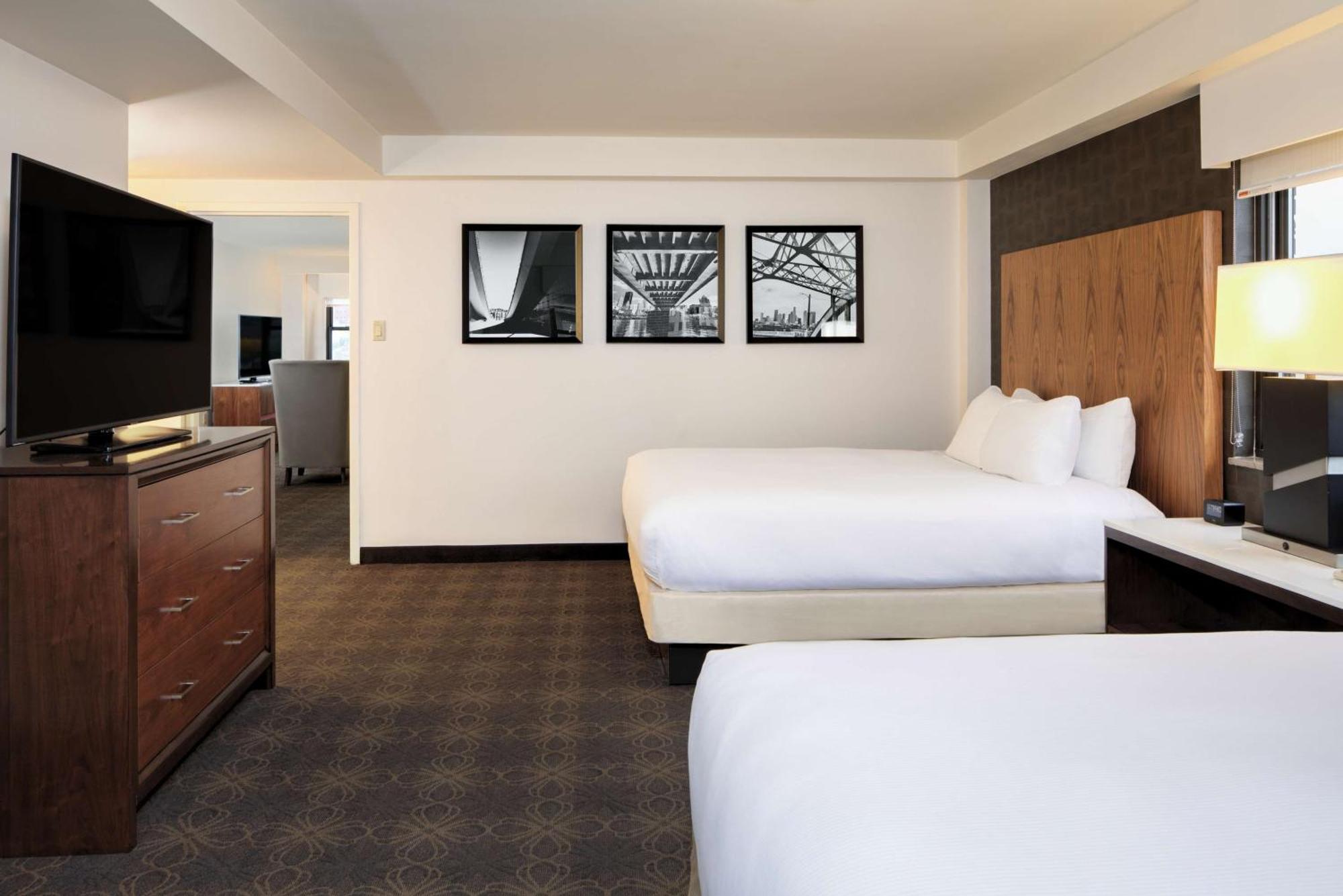 Hotel Doubletree By Hilton & Downtown 3*