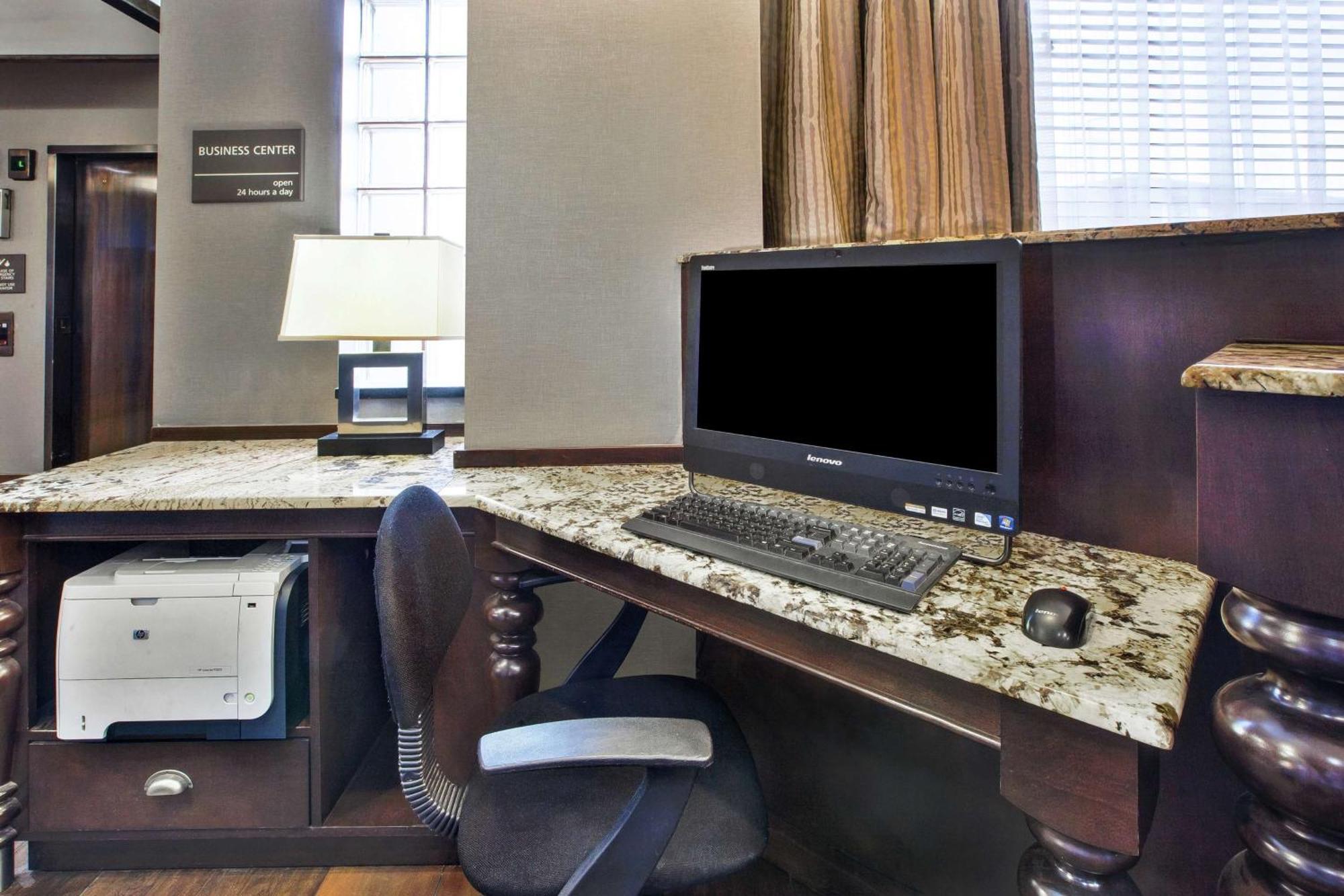 Hampton Medical Center Hotel