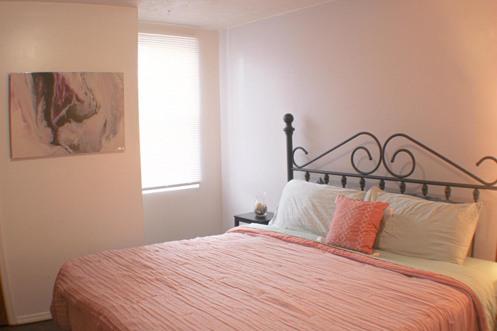 Apartment 3 Bedroom Southside Loft - Amazing Location