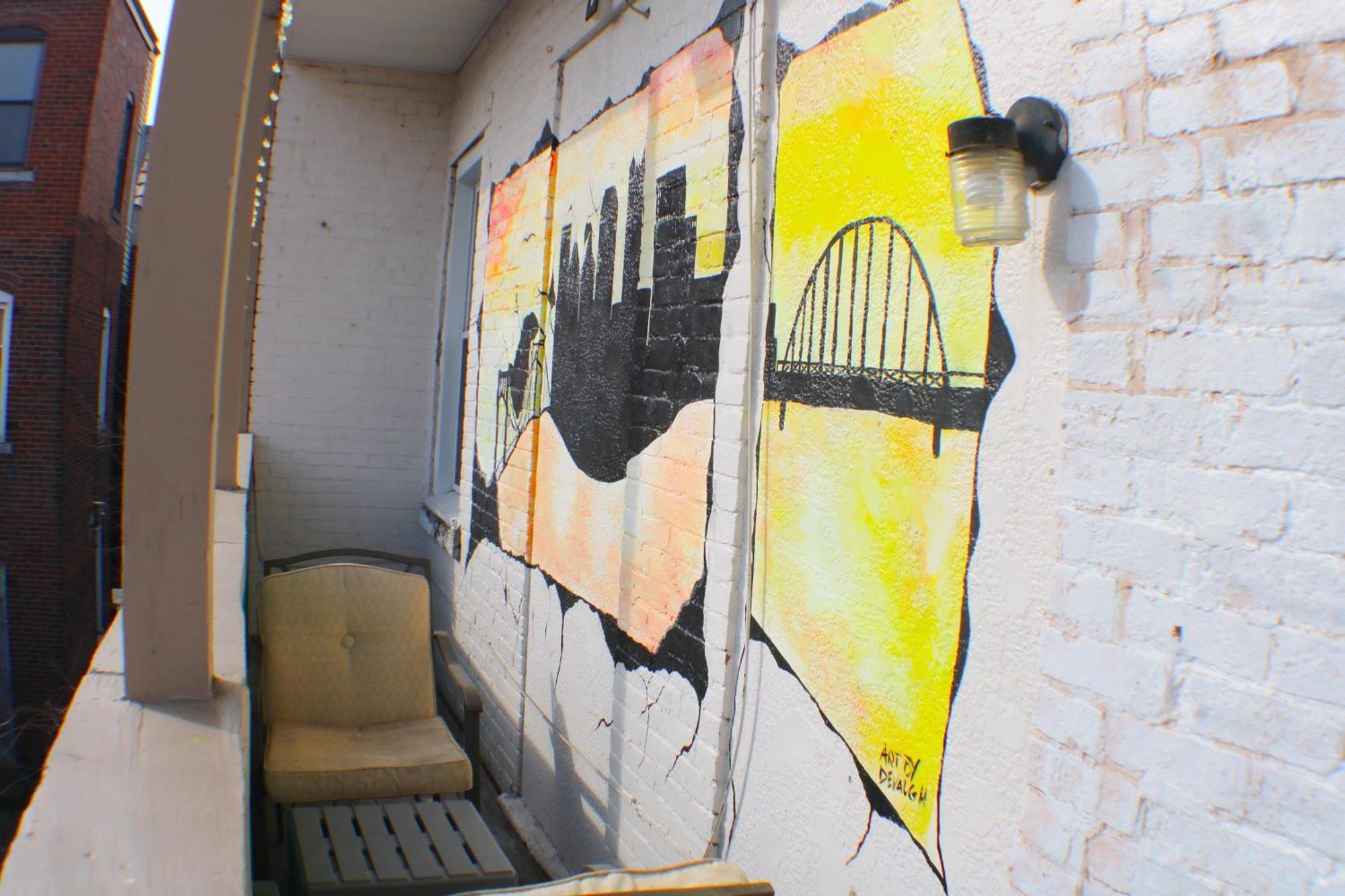 Apartment 3 Bedroom Southside Loft - Amazing Location