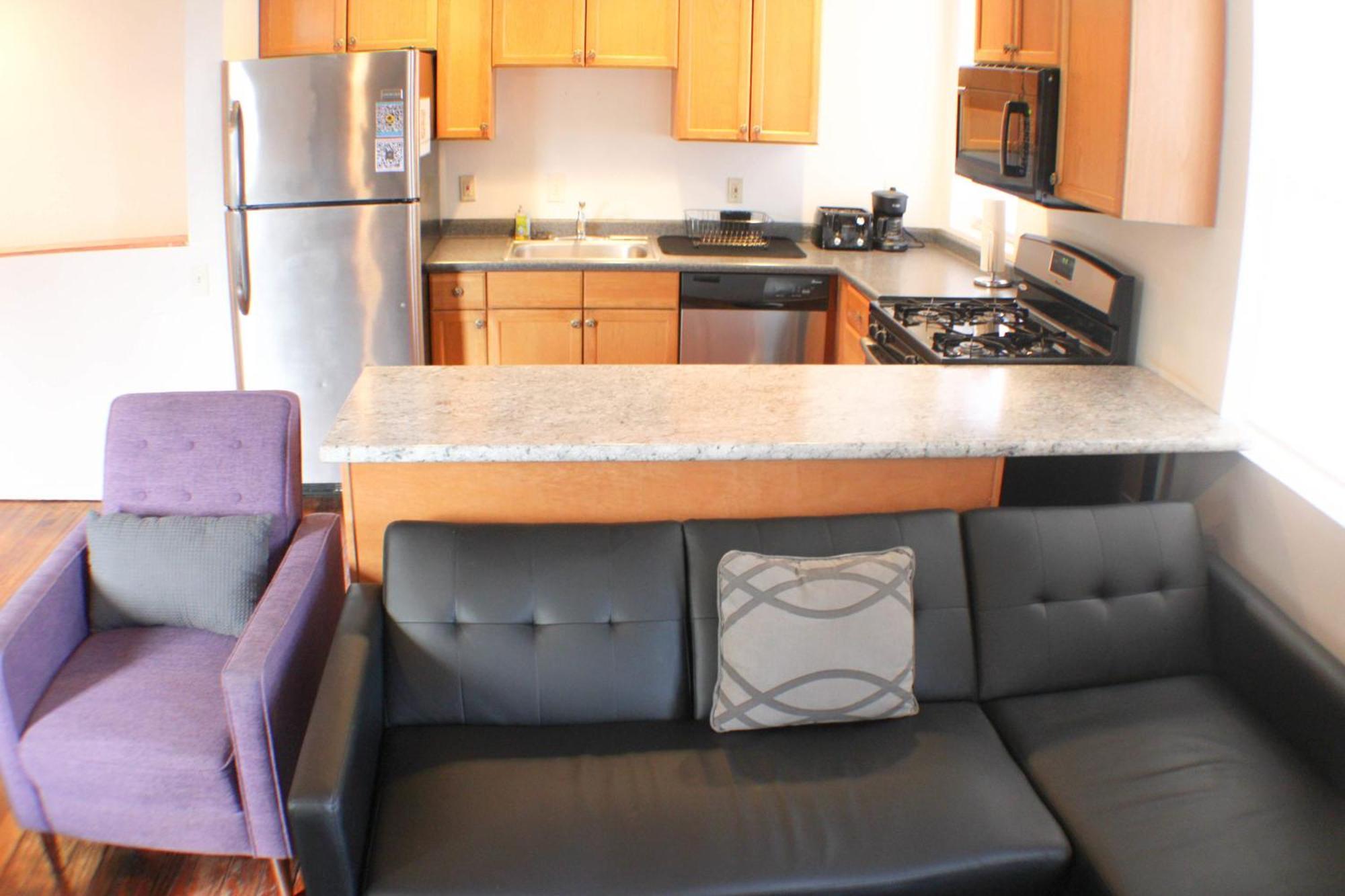 Apartment 3 Bedroom Southside Loft - Amazing Location *