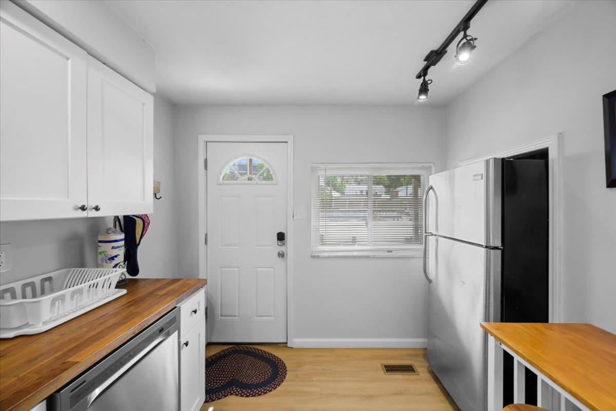 Great Two Bedroom W Off Street Parking To Explore The Close To Downtown Airport Ballparks