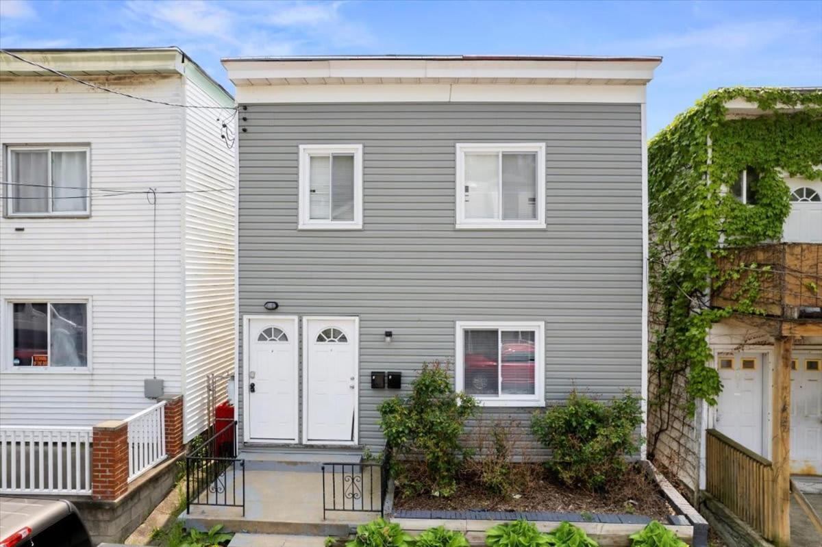 Great Two Bedroom W Off Street Parking To Explore The Close To Downtown Airport Ballparks Gasthof