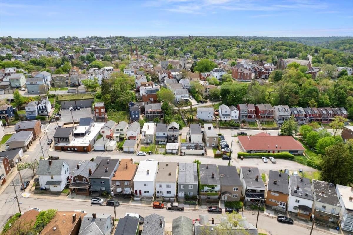 Gasthof Great Two Bedroom W Off Street Parking To Explore The Close To Downtown Airport Ballparks