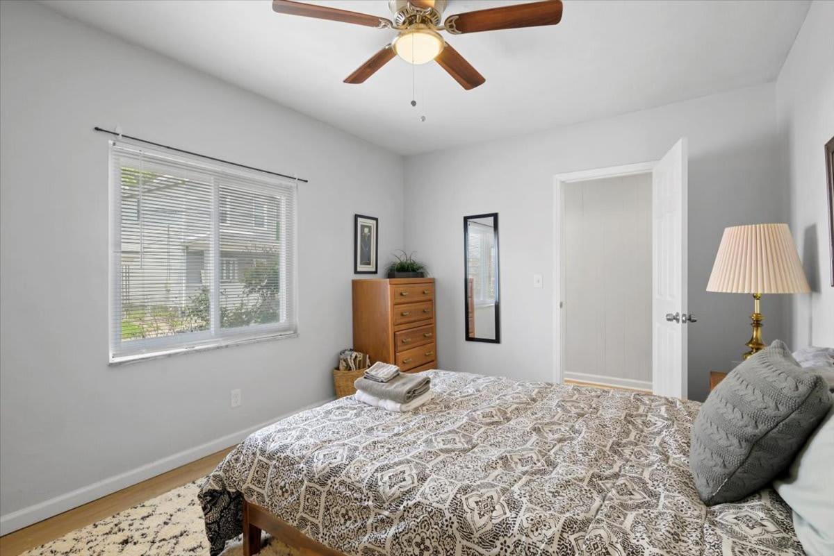 Great Two Bedroom W Off Street Parking To Explore The Close To Downtown Airport Ballparks * Pittsburgh