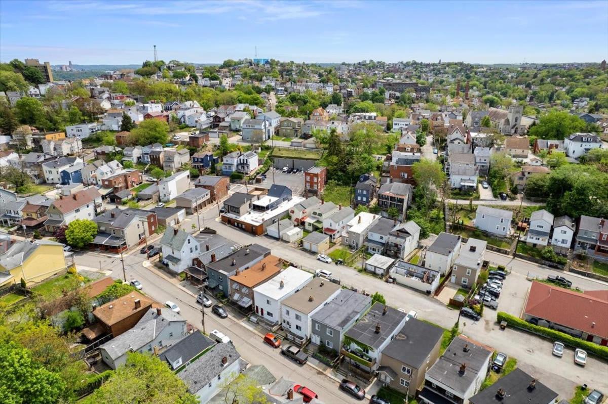 Gasthof Great Two Bedroom W Off Street Parking To Explore The Close To Downtown Airport Ballparks