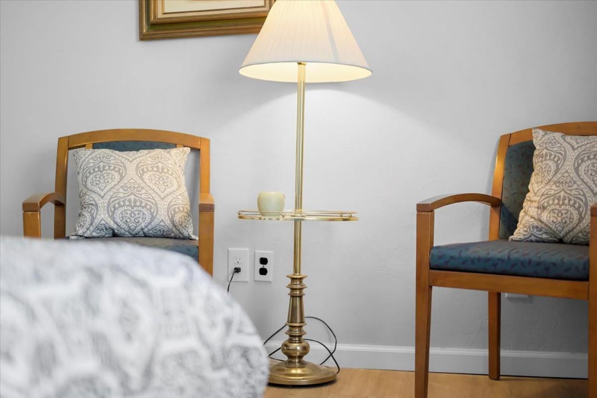 Gasthof Great Two Bedroom W Off Street Parking To Explore The Close To Downtown Airport Ballparks *