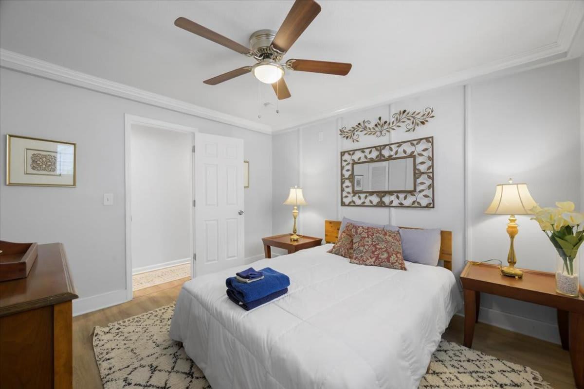 Great Two Bedroom W Off Street Parking To Explore The Close To Downtown Airport Ballparks Gasthof *
