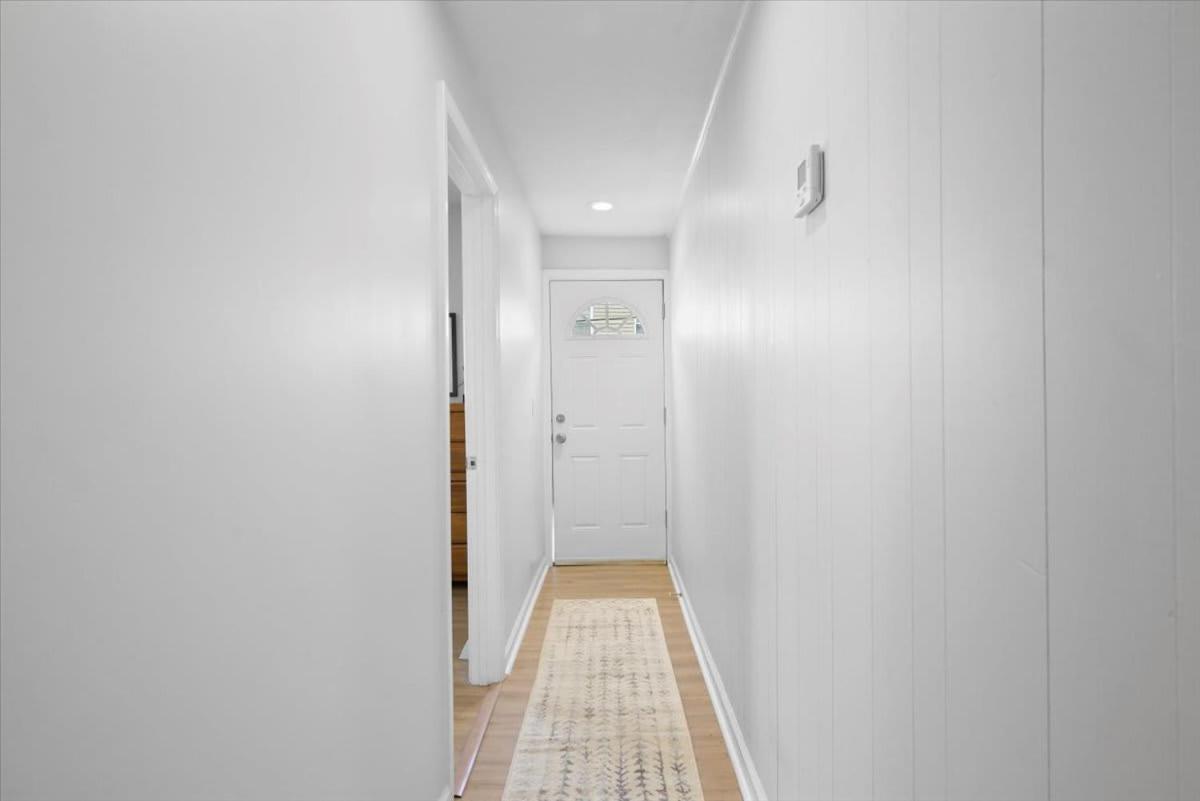 Great Two Bedroom W Off Street Parking To Explore The Close To Downtown Airport Ballparks Gasthof Pittsburgh