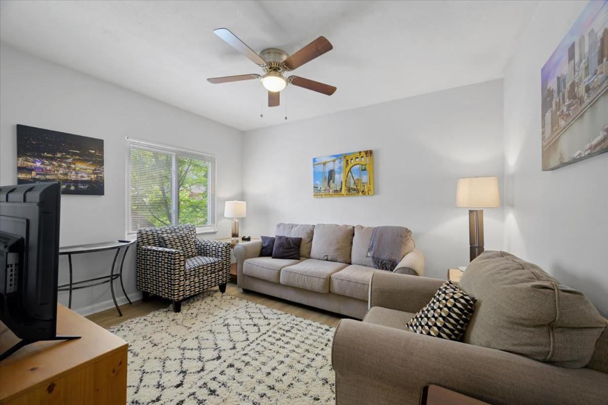 Gasthof Great Two Bedroom W Off Street Parking To Explore The Close To Downtown Airport Ballparks *