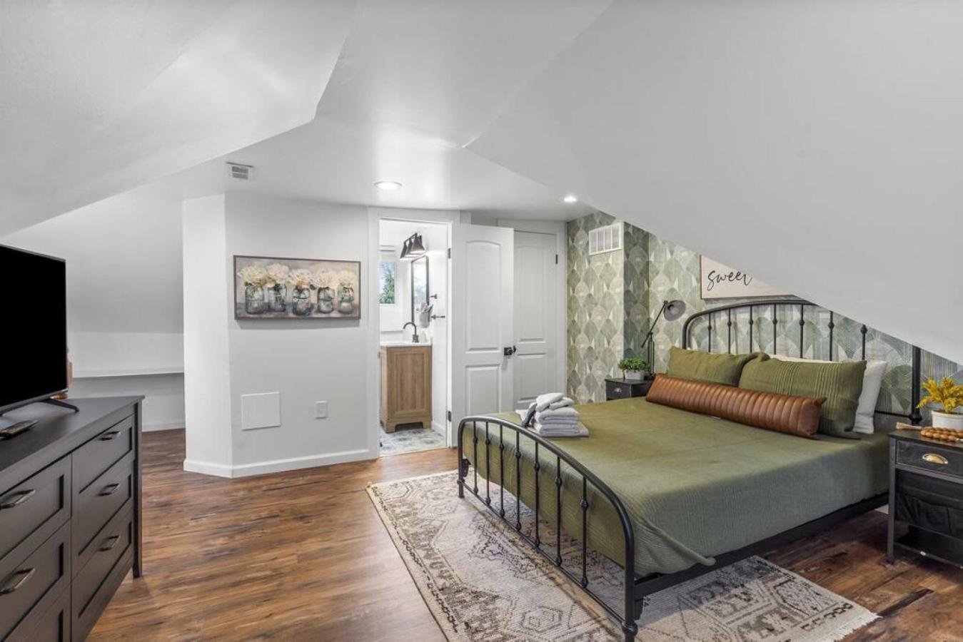 New Gorgeous 4bd Near Universities Hot Tub Games Pittsburgh