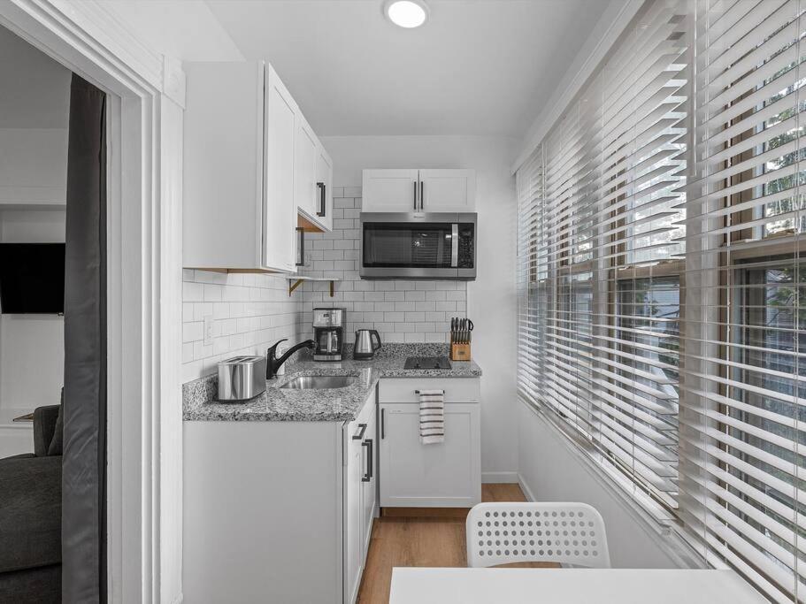 Shadyside, !5 Stylish And Bright With Free Parking Pittsburgh