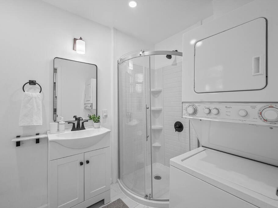 Shadyside, !4 Stylish And With Free Parking *