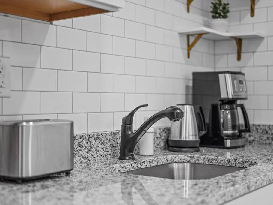 Apartment Shadyside, !4 Stylish And With Free Parking Pittsburgh