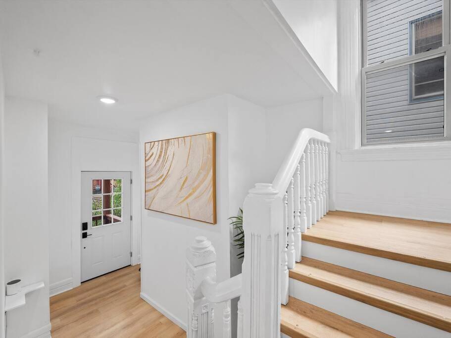 Shadyside, !4 Stylish And With Free Parking *