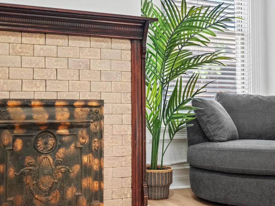 Shadyside, !4 Stylish And With Free Parking Apartment
