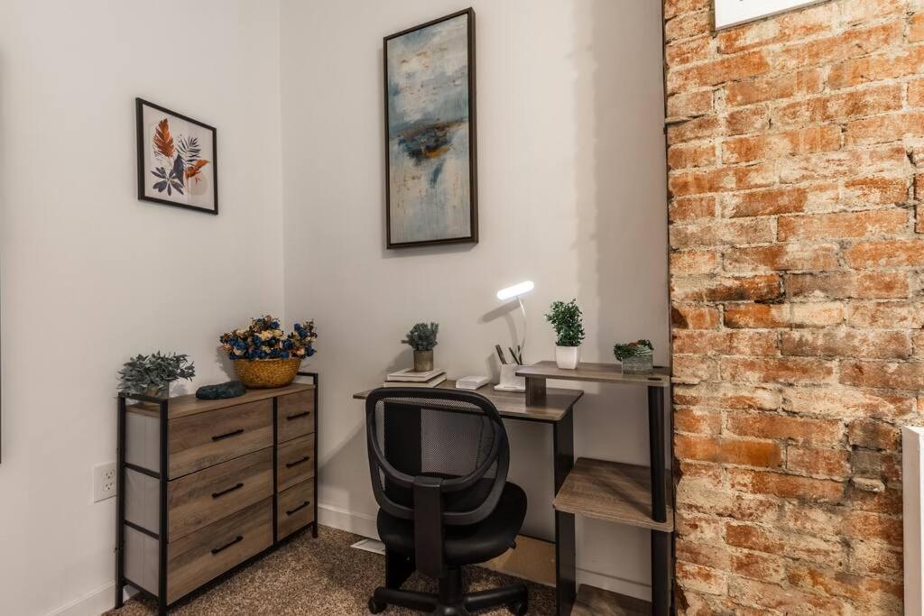 Carey Chateau - Bright And Cozy 3br *