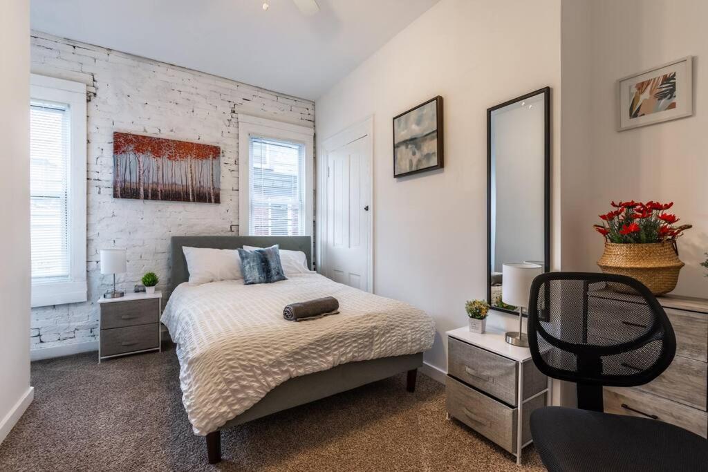 Carey Chateau - Bright And Cozy 3br Pittsburgh