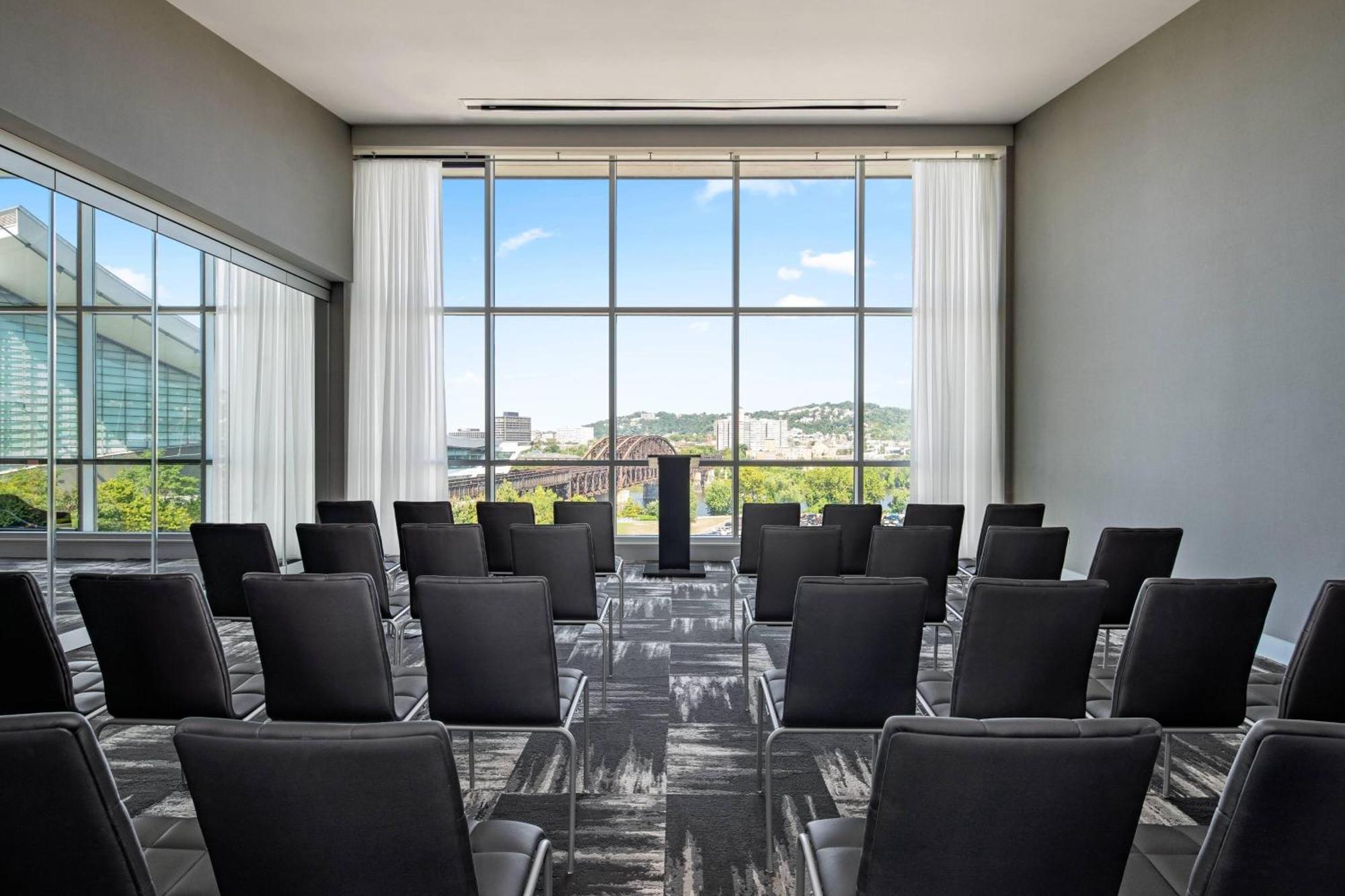Ac By Marriott Downtown Hotel 3*