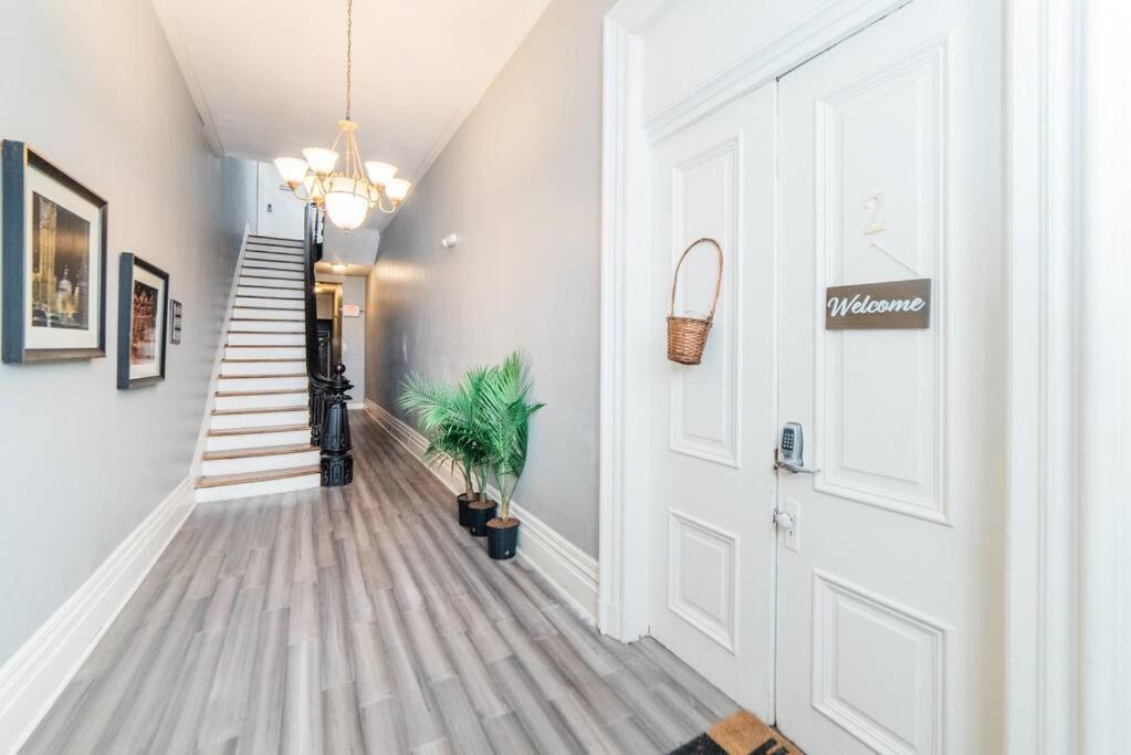 Spectacular Location - Walkable Entertainment Apartment *