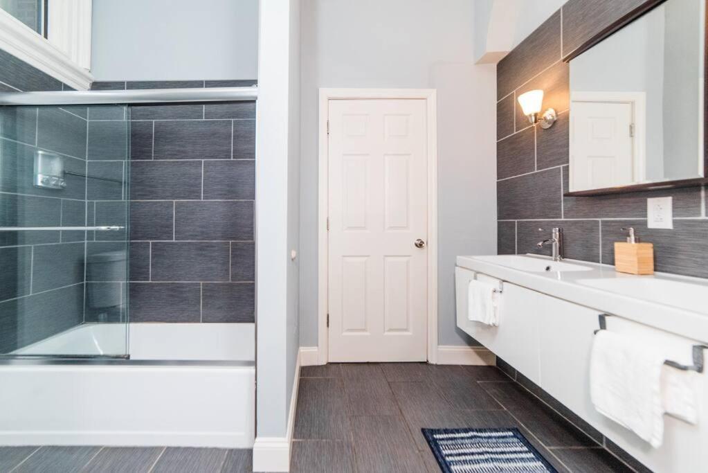 Apartment Spectacular Location - Walkable Entertainment *