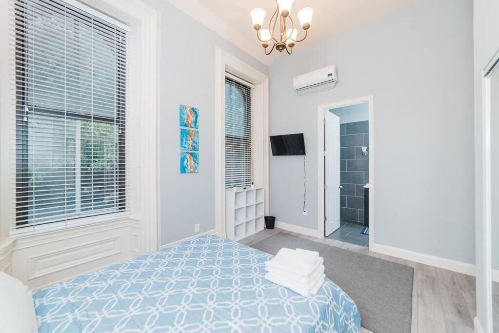 Spectacular Location - Walkable Entertainment Apartment *