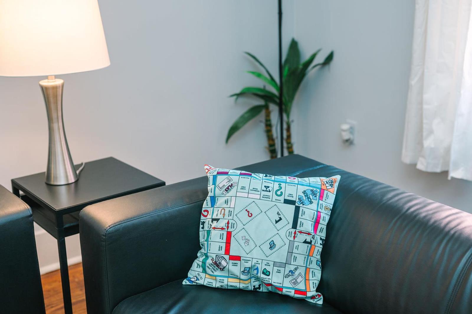 Monopoly - Prime-location - Walkable - Sleeps 6 Apartment