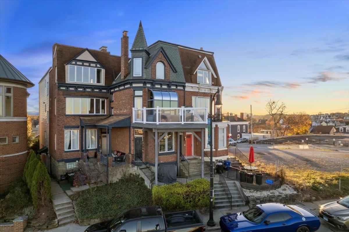 Panoramic Views On Your Front Porch *