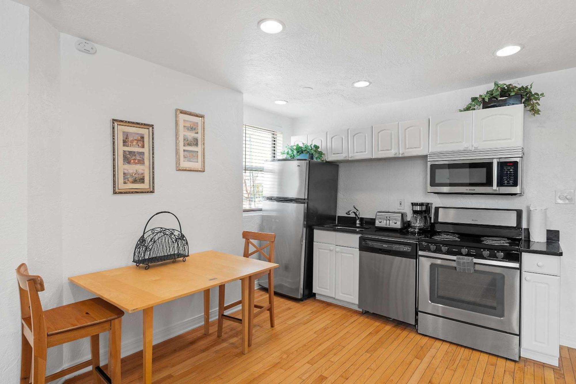 Apartment Panoramic Views On Your Front Porch *