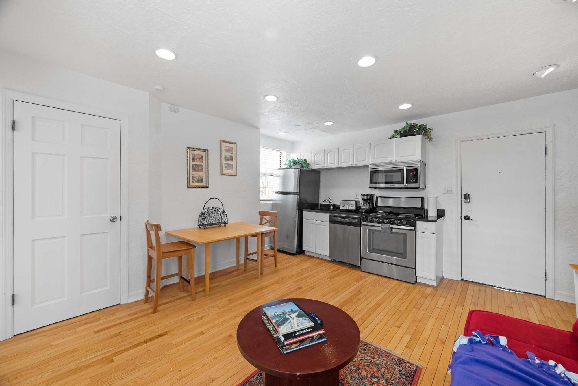 Apartment Panoramic Views On Your Front Porch *