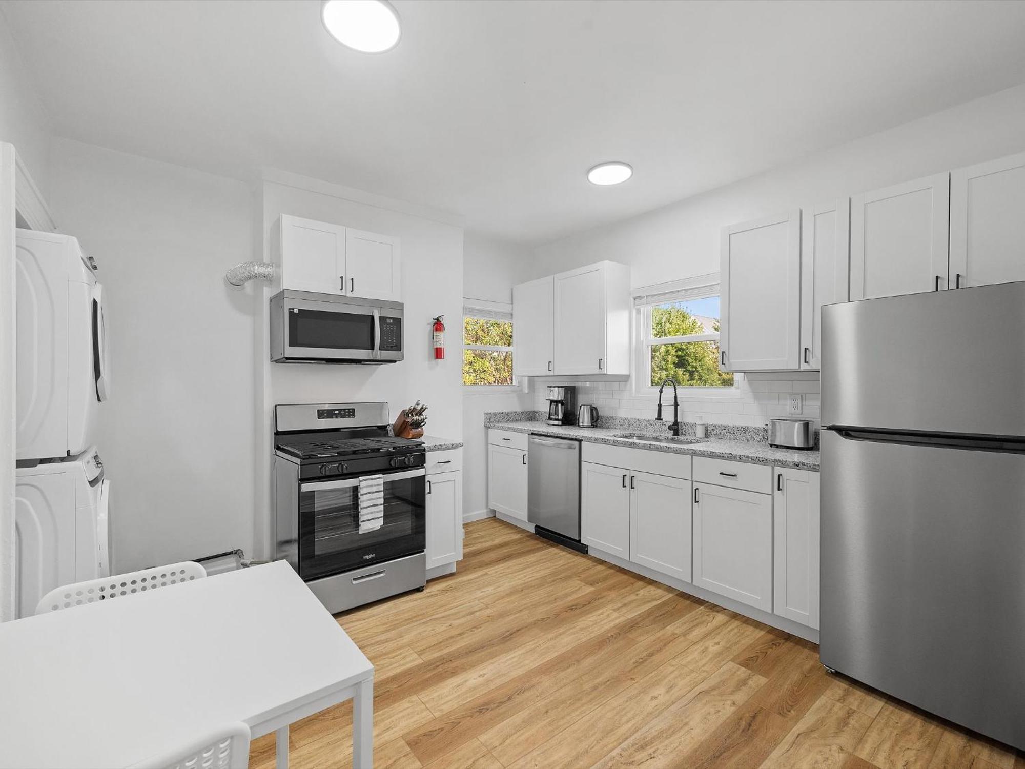 Bloomfield, Shadyside !d Spacious And Unique Bright Private Bedroom With Shared Bathroom
