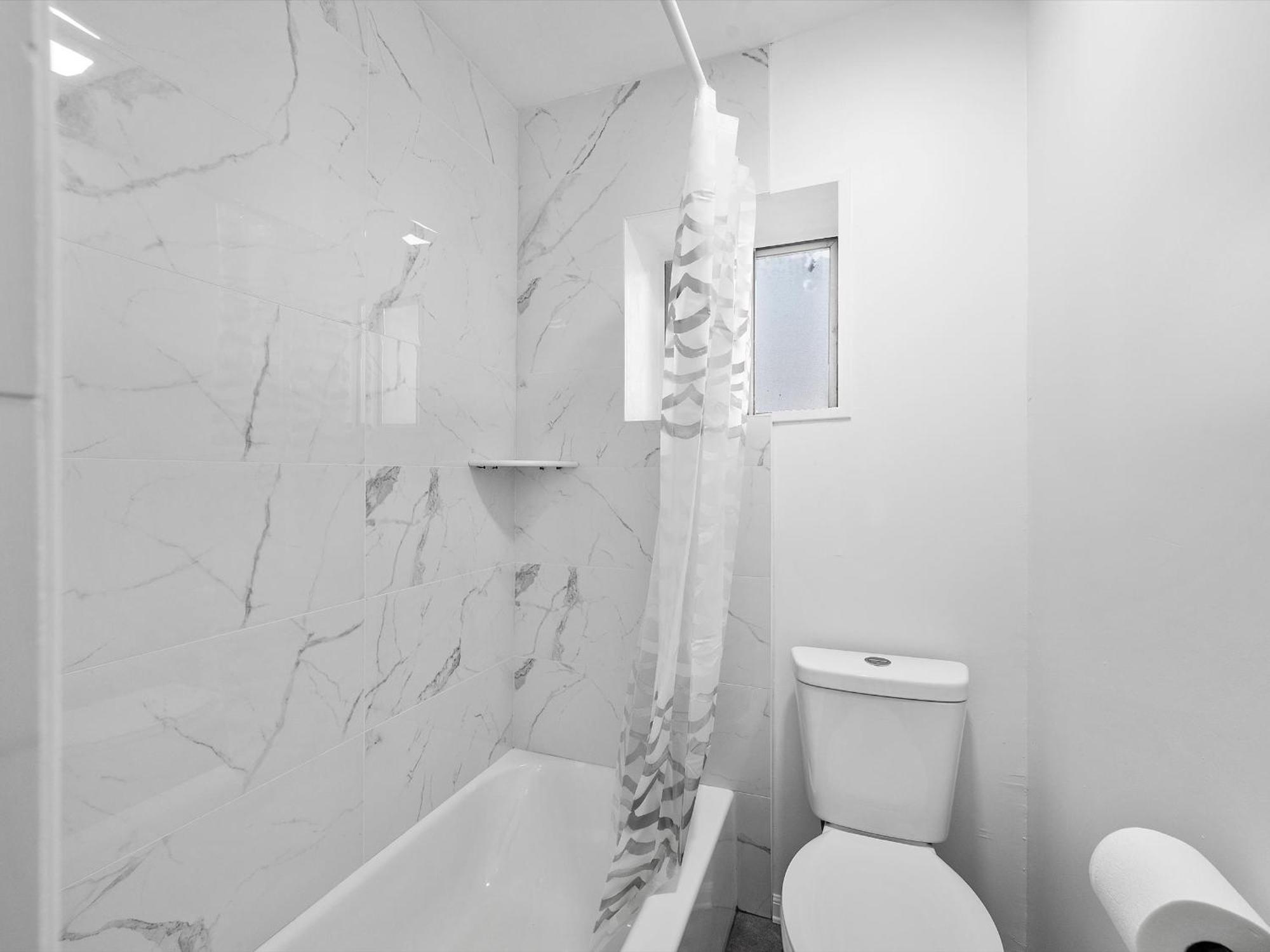 Homestay Bloomfield, Shadyside !d Spacious And Unique Bright Private Bedroom With Shared Bathroom
