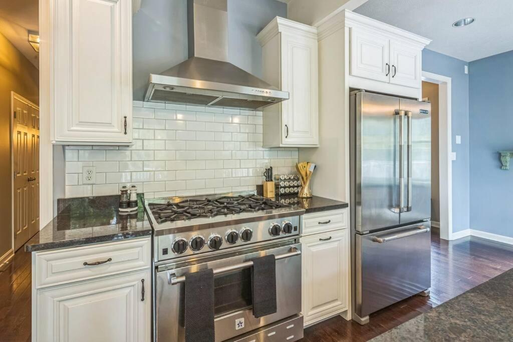 Holiday home Modern 3-bed With Game And Deck Pittsburgh