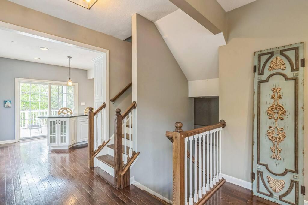 Modern 3-bed With Game And Deck Holiday home Pittsburgh