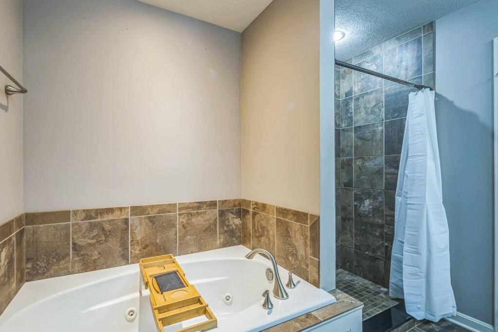 Modern 3-bed With Game And Deck * Pittsburgh