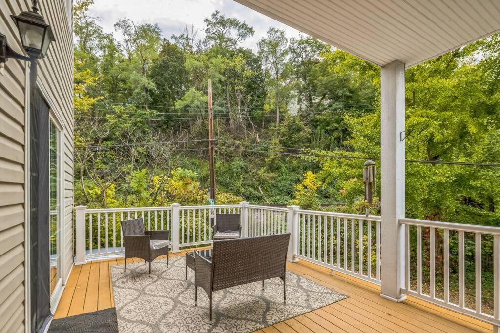 Holiday home Modern 3-bed With Game And Deck Pittsburgh