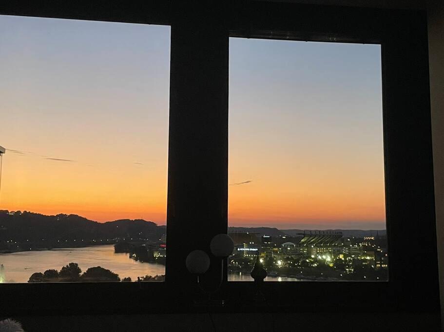 Luxury At The Point Easy Access To And From Downtown 24-7 Parking Apartment *