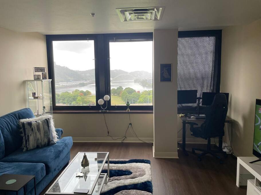 Luxury At The Point Easy Access To And From Downtown 24-7 Parking Pittsburgh