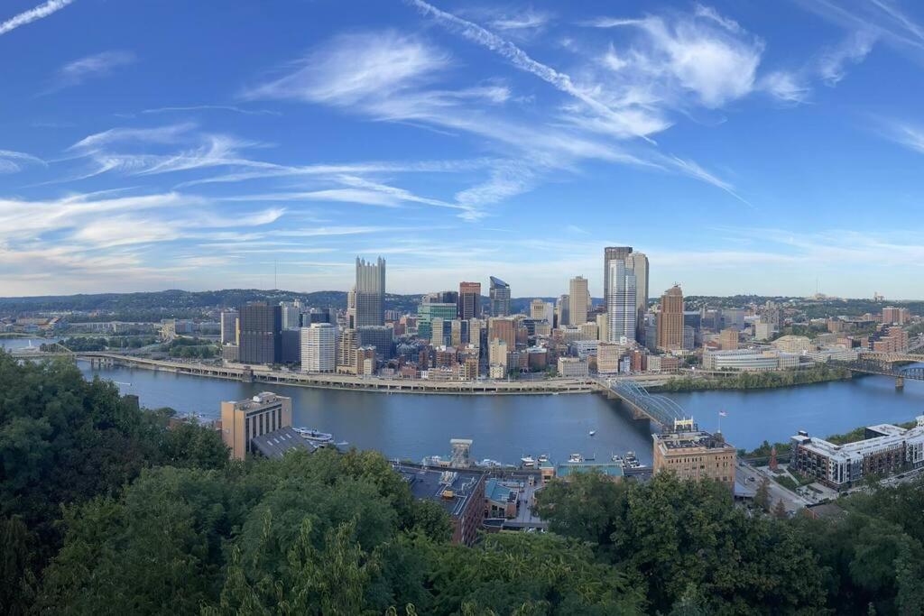 Luxury At The Point Easy Access To And From Downtown 24-7 Parking Pittsburgh