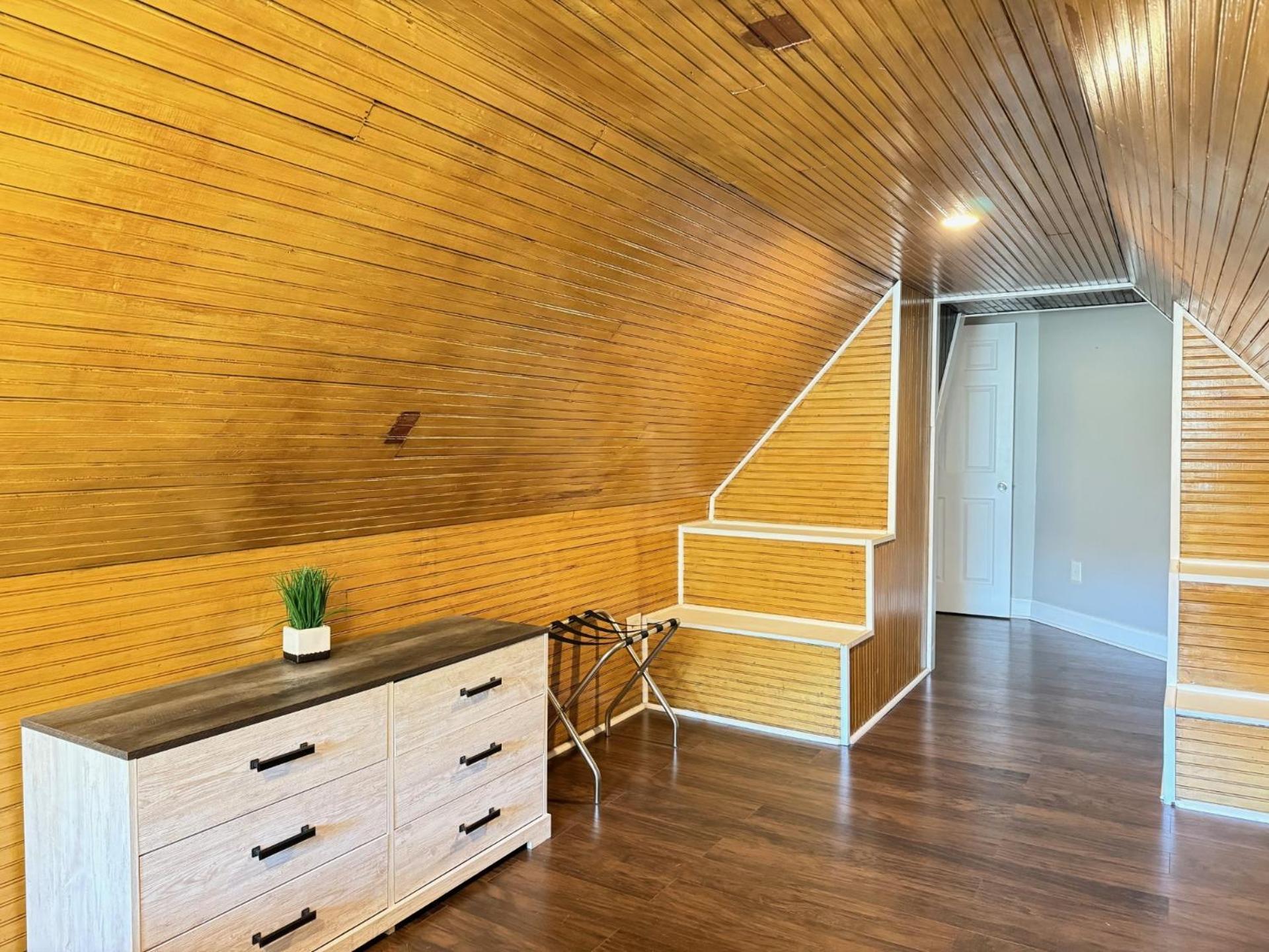 Urban Oasis 4br Industrial