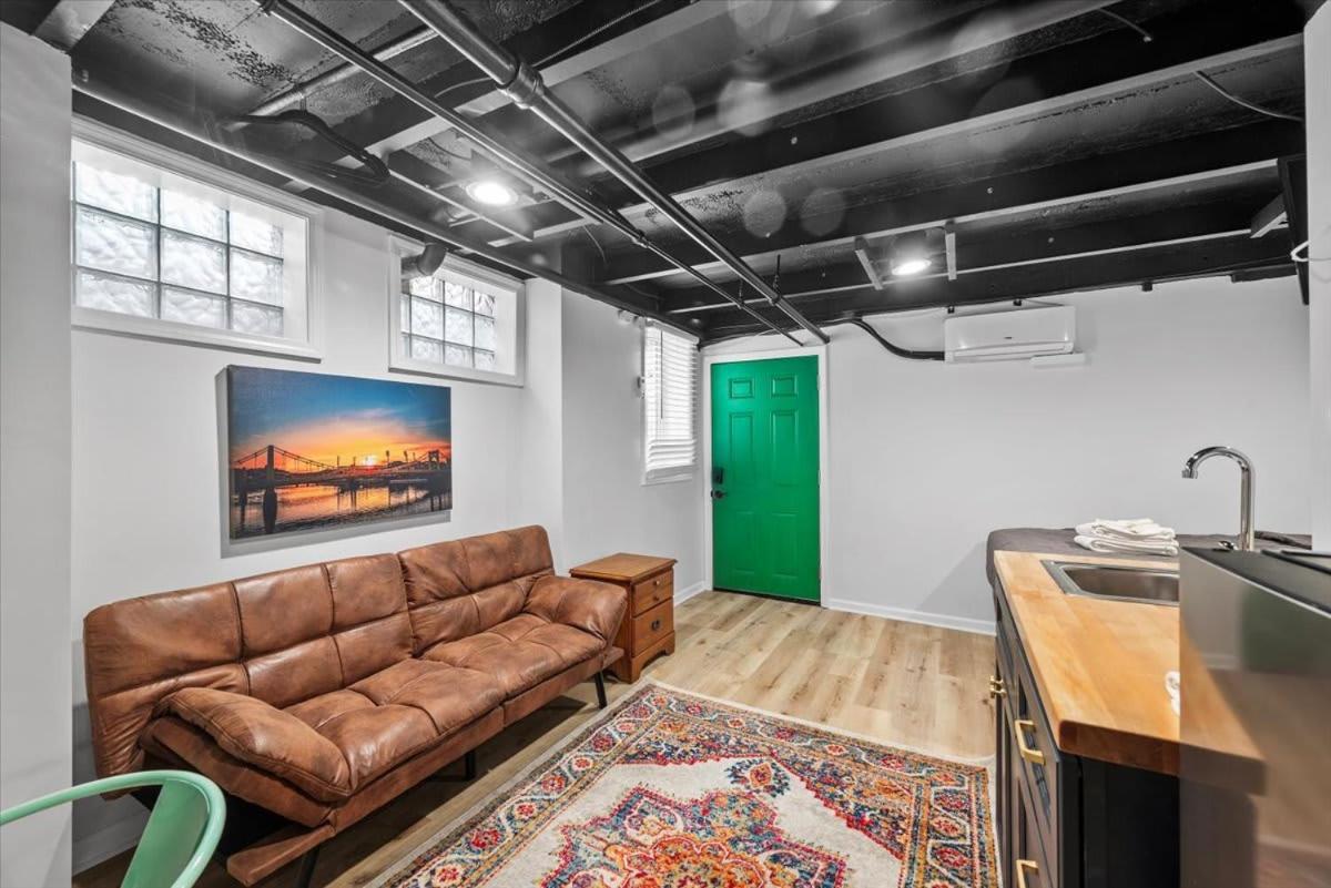 The Walnut - The Emerald Apartment