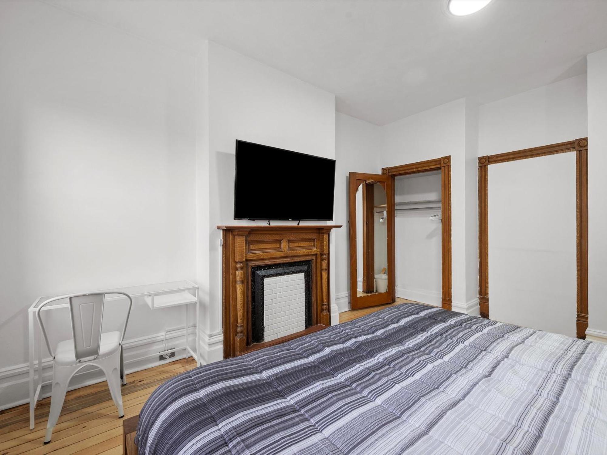 Oakland, !c Bright And Stylish Private Bedroom With Shared Bathroom *