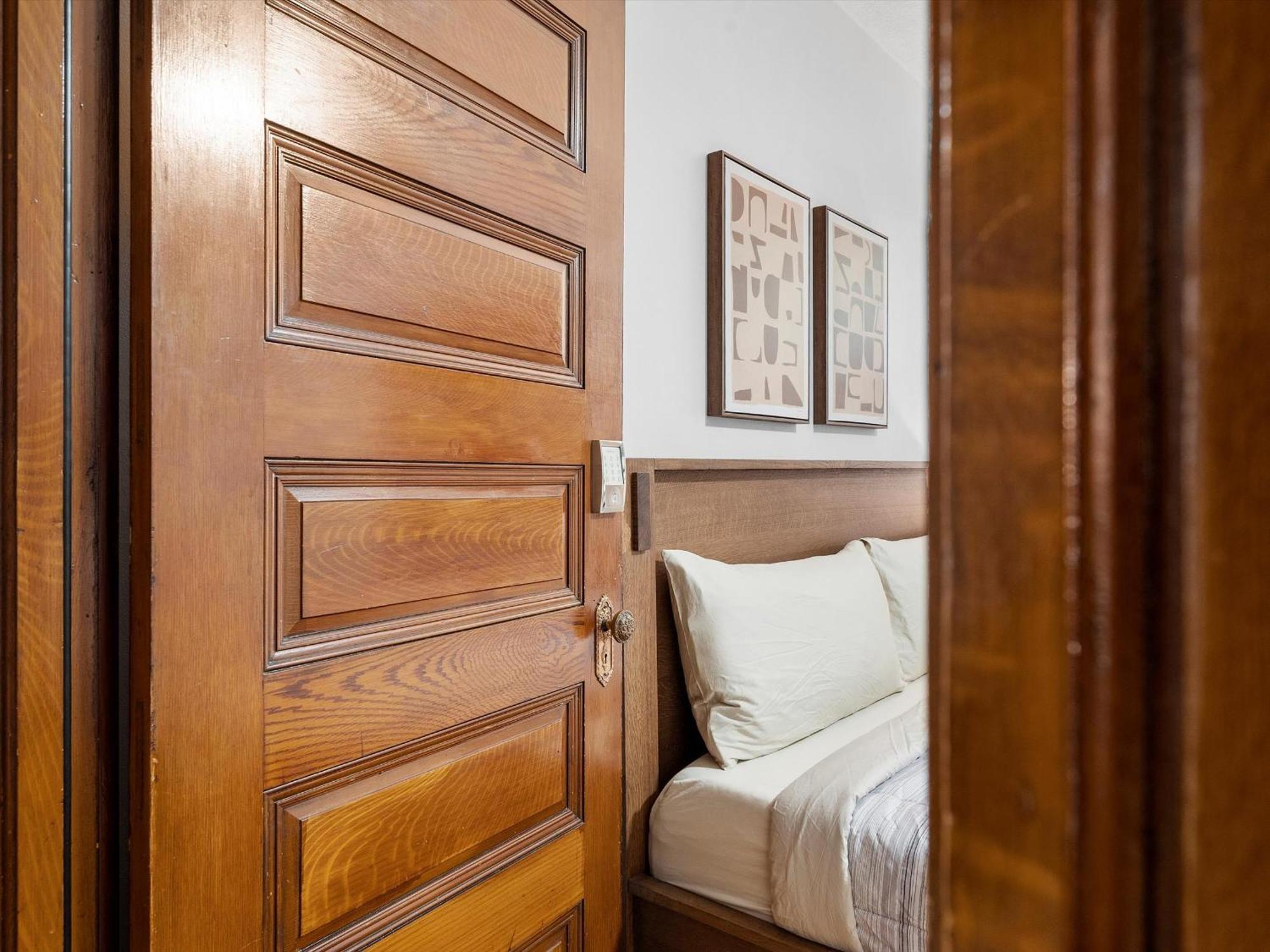Oakland, !b Stylish And Quiet Private Bedroom With Shared Bathroom Pittsburgh