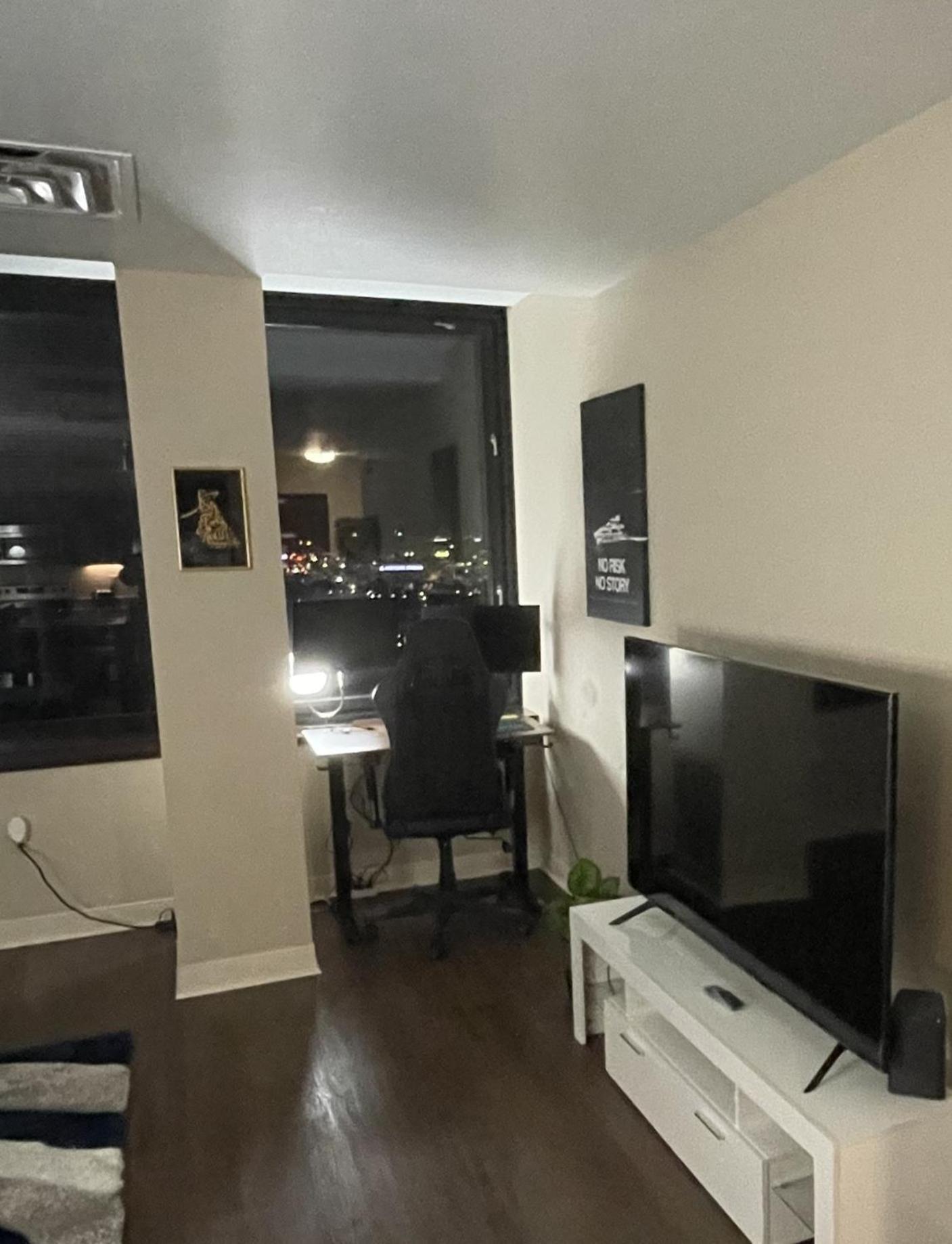 Luxury At The Point Easy Access To And From Downtown 24-7 Parking Apartment *