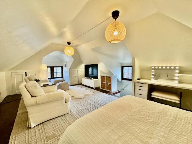 Spacious 3br With Movie Theater Pittsburgh