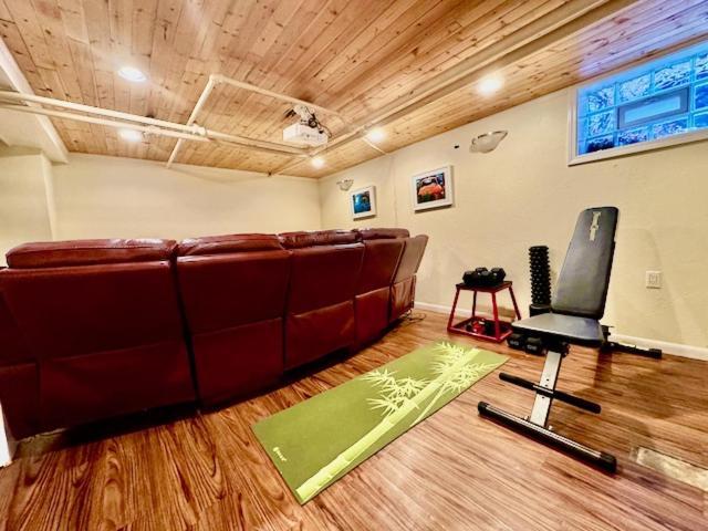 Spacious 3br With Movie Theater Holiday home *