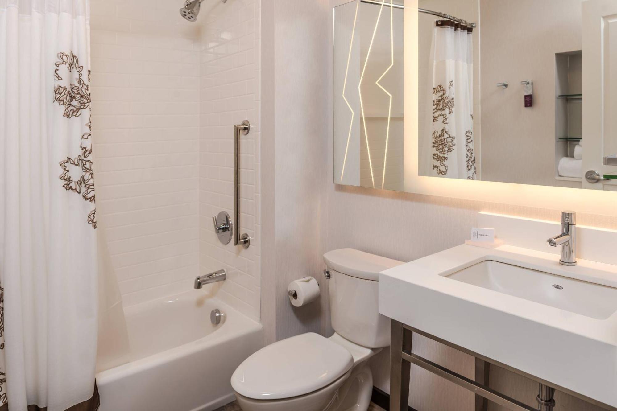 By Marriott Oakland/university Place Hotel 3*